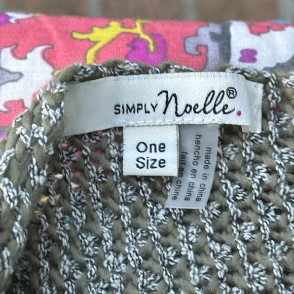 💚🩶💚Simply Noelle sage green shawl poncho shrug one size knit - Picture 6 of 6